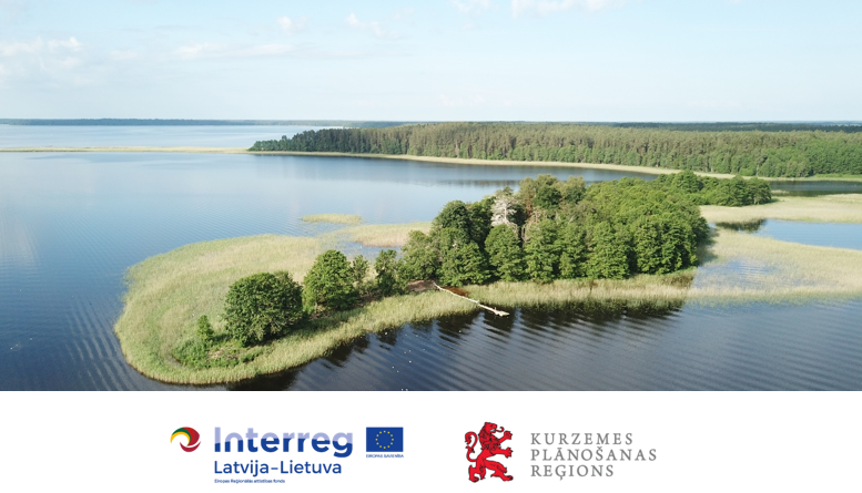 Ilustratīvs attēls - redzams Usmas ezers no putna lidojums, Interreg Lietuvas - Latvijas programmas logo un KPR logo.